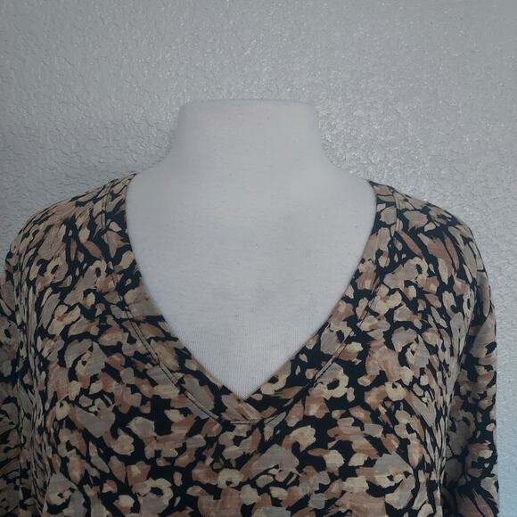 Banana Republic Malibu Tee Animal Print V-Neck Short Sleeve Size XL - Picture 3 of 9